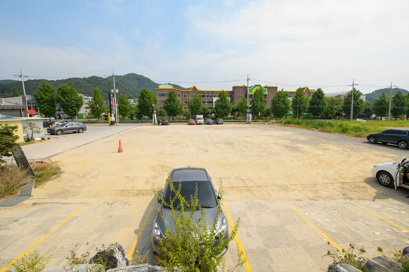 향촌흑염소 천안 본점 넓은 주차장